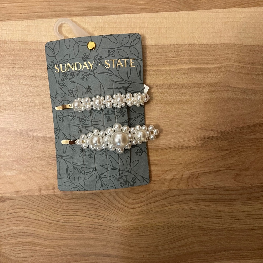 Sunday State hair clips